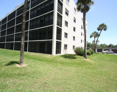5805 N Banana River Boulevard - Photo Thumbnail 12