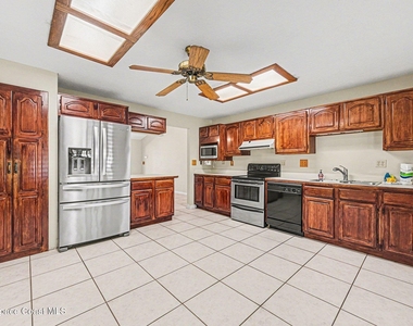 655 N Burnett Road - Photo Thumbnail 2