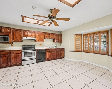 655 N Burnett Road - Photo Thumbnail 3