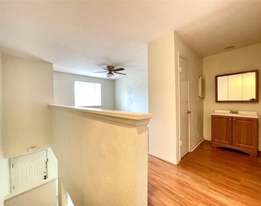 2100 Wilcrest Drive - Photo Thumbnail 9
