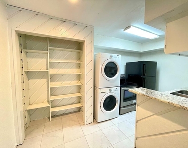 2100 Wilcrest Drive - Photo Thumbnail 7