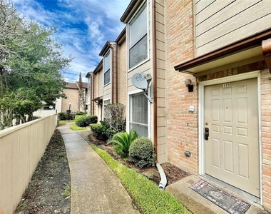 2100 Wilcrest Drive - Photo Thumbnail 14