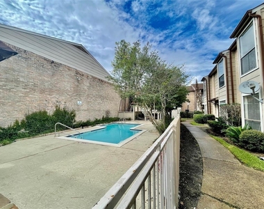 2100 Wilcrest Drive - Photo Thumbnail 15