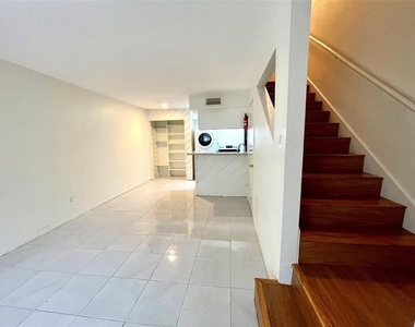 2100 Wilcrest Drive - Photo Thumbnail 5
