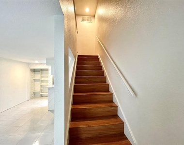 2100 Wilcrest Drive - Photo Thumbnail 8