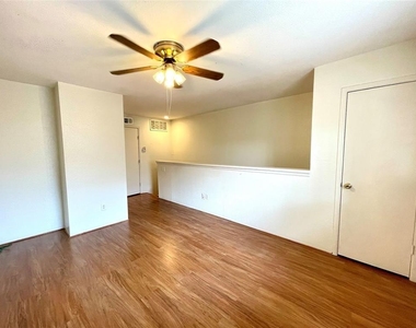 2100 Wilcrest Drive - Photo Thumbnail 11