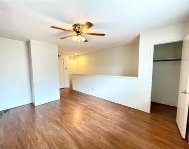 2100 Wilcrest Drive - Photo Thumbnail 10