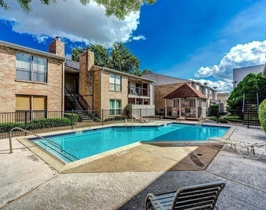 2100 Wilcrest Drive - Photo Thumbnail 16