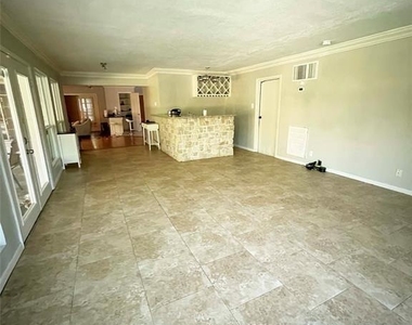 5616 Pine Street - Photo Thumbnail 9
