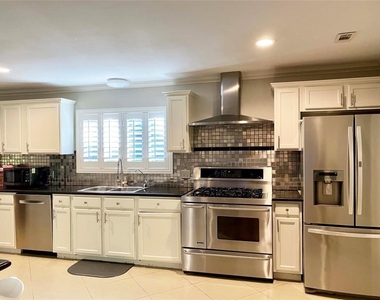 5616 Pine Street - Photo Thumbnail 5