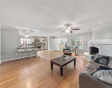 5616 Pine Street - Photo Thumbnail 3