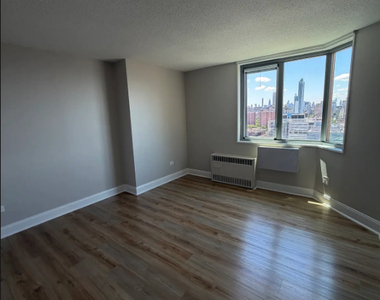 3333 Broadway - Photo Thumbnail 2