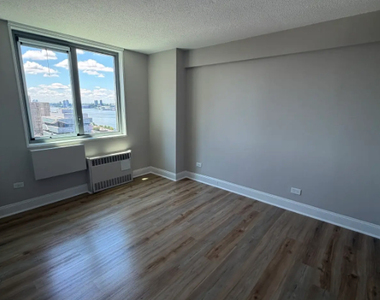 3333 Broadway - Photo Thumbnail 6