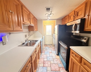 4210 Wyatt Street - Photo Thumbnail 11