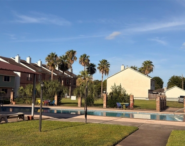 4210 Wyatt Street - Photo Thumbnail 3
