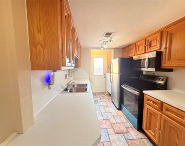 4210 Wyatt Street - Photo Thumbnail 10