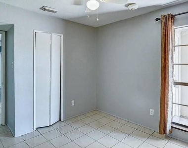 17302 S Yorkglen Drive - Photo Thumbnail 4