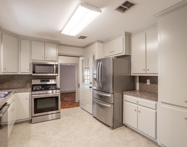 1517 Live Oak Street - Photo Thumbnail 15