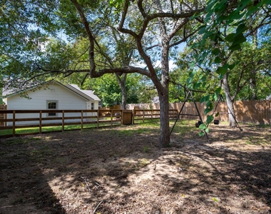 1517 Live Oak Street - Photo Thumbnail 35