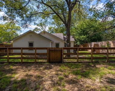 1517 Live Oak Street - Photo Thumbnail 33