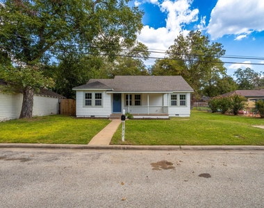 1517 Live Oak Street - Photo Thumbnail 2