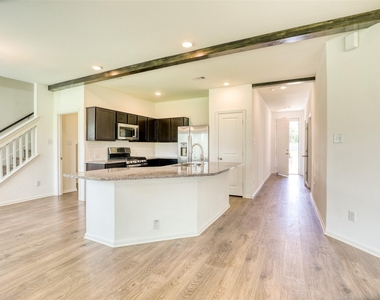 407 Magnolia Street - Photo Thumbnail 6
