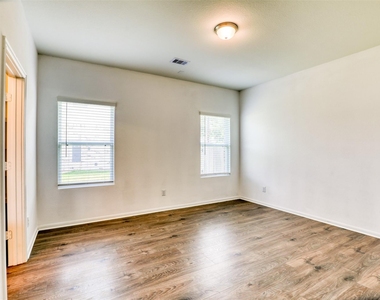 407 Magnolia Street - Photo Thumbnail 18