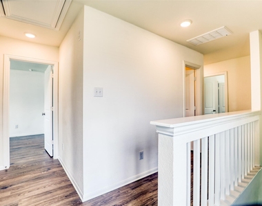 407 Magnolia Street - Photo Thumbnail 15