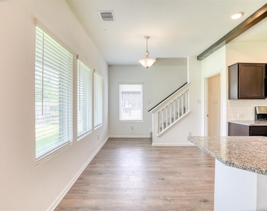 407 Magnolia Street - Photo Thumbnail 13