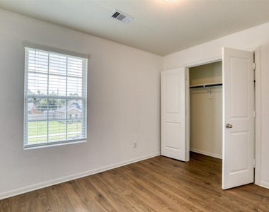 407 Magnolia Street - Photo Thumbnail 16