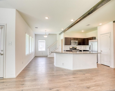 407 Magnolia Street - Photo Thumbnail 7