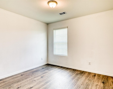 407 Magnolia Street - Photo Thumbnail 19