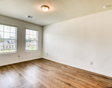 407 Magnolia Street - Photo Thumbnail 17