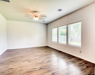 407 Magnolia Street - Photo Thumbnail 10
