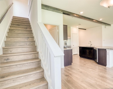 407 Magnolia Street - Photo Thumbnail 14
