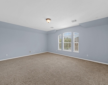 12 Palomar Drive - Photo Thumbnail 8