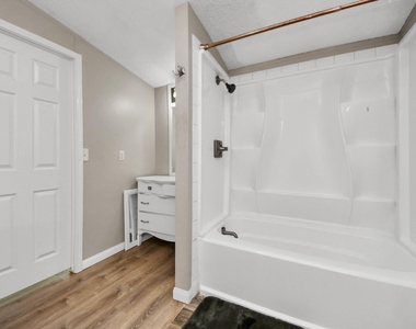 18303 James Road - Photo Thumbnail 14