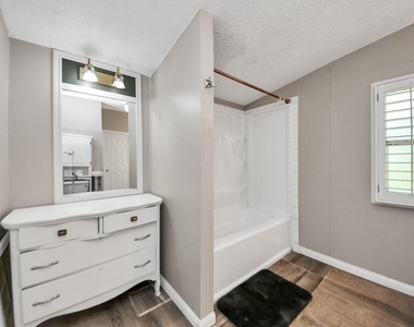 18303 James Road - Photo Thumbnail 13