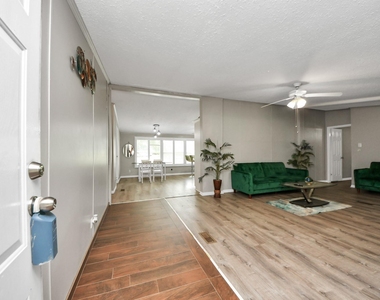 18303 James Road - Photo Thumbnail 5