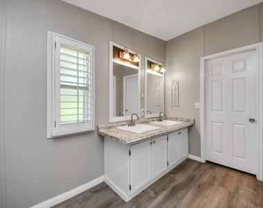 18303 James Road - Photo Thumbnail 12