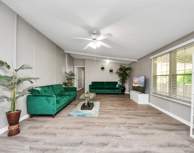 18303 James Road - Photo Thumbnail 6