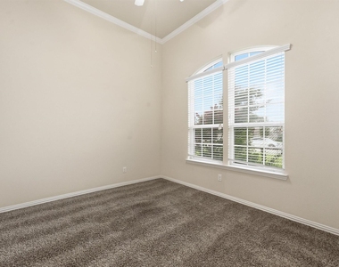 9518 Franklin Drive - Photo Thumbnail 3