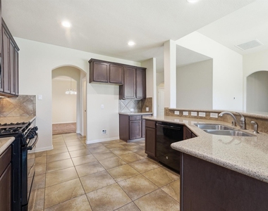 9518 Franklin Drive - Photo Thumbnail 7