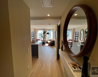 West 28th Street - Photo Thumbnail 4
