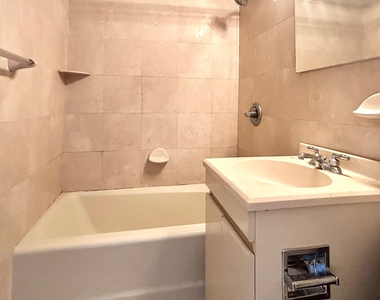 East 63 Street - Photo Thumbnail 3