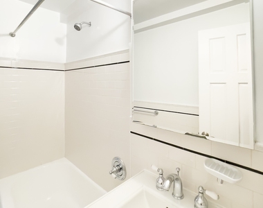 East 56 Street - Photo Thumbnail 3