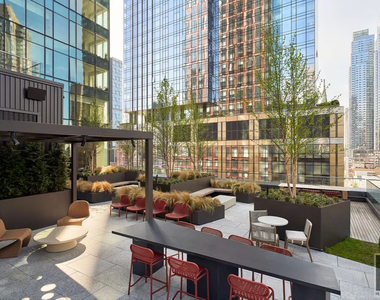 10th Avenue - Photo Thumbnail 10
