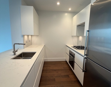 East 44th Street - Photo Thumbnail 3