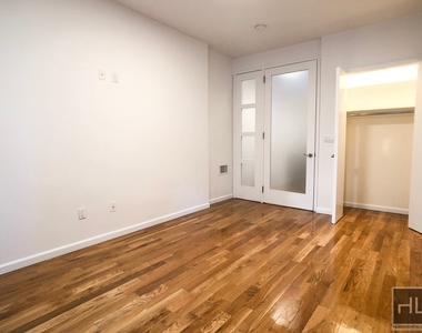 East 71 Street - Photo Thumbnail 3