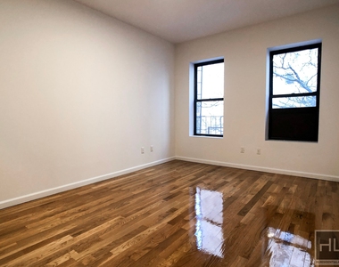 East 71 Street - Photo Thumbnail 2